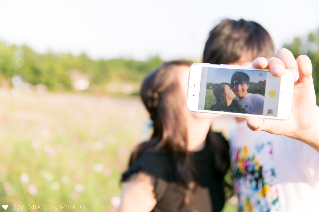 カップルの記念写真どう撮る おすすめポーズ 撮影小物特集 Lovegraph Journal カップルの記念写真どう撮る おすすめポーズ 撮影小物特集 Lovegraph Journal