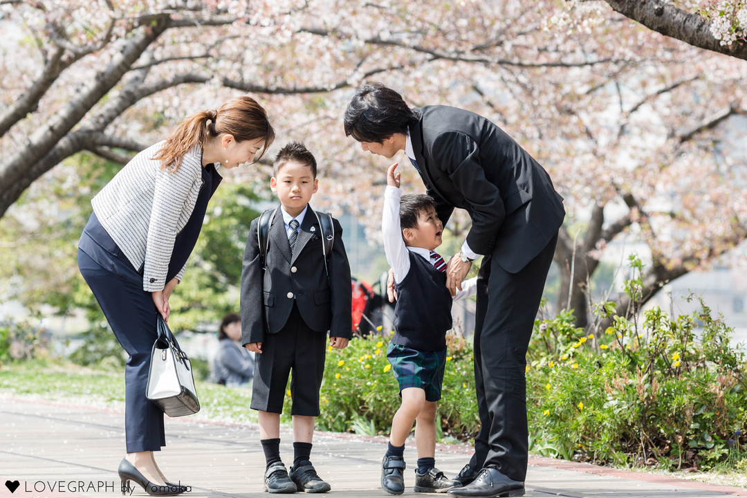 卒業式に親は何を着ればいい？母親の服装マナー・スーツ紹介！