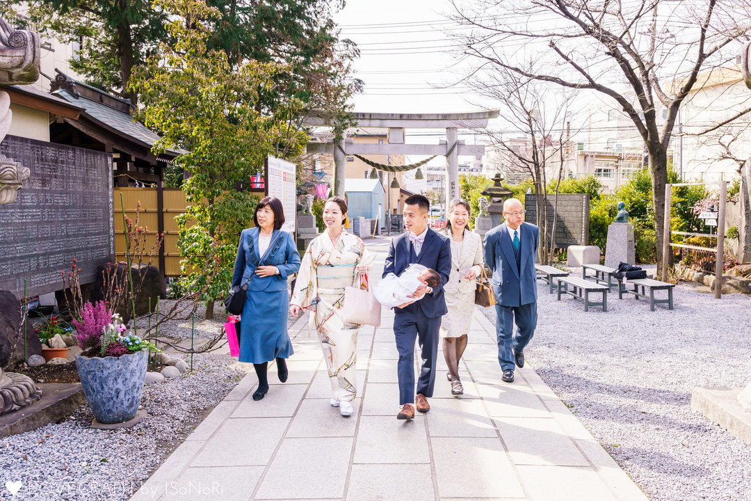 初孫のお宮参り おばあちゃんは何を着ていけばいい 初孫のお宮参り おばあちゃんは何を着ていけばいい