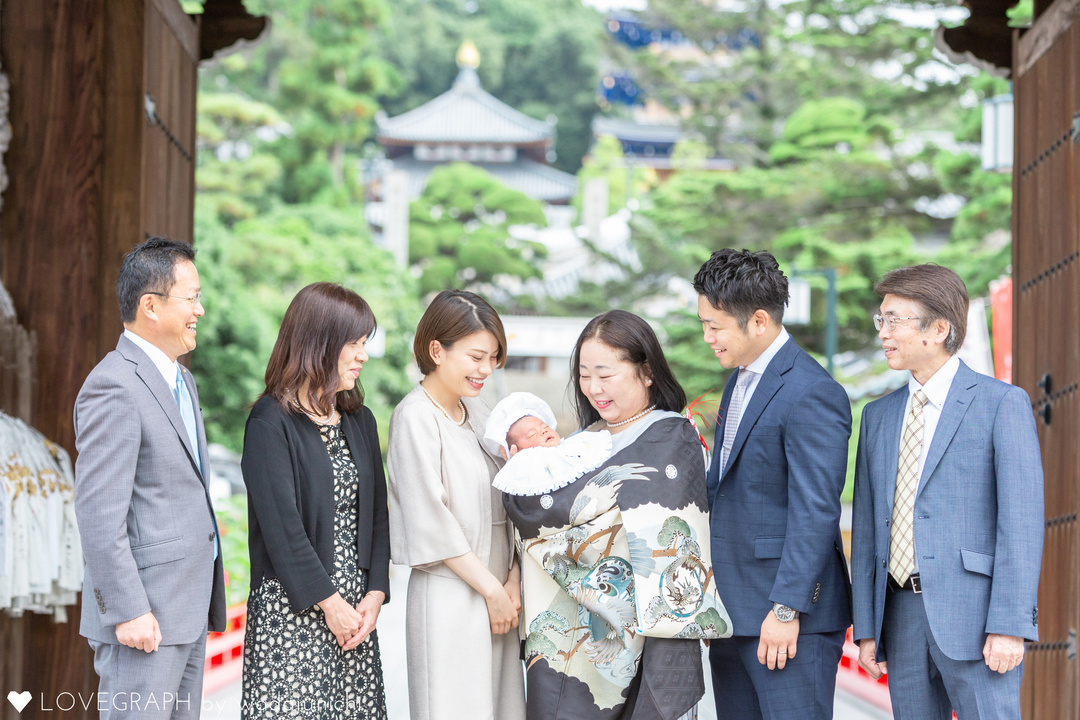 お宮参りの写真はどこで撮る 撮影の種類や値段についてご紹介 Lovegraph Journal お宮参りの写真はどこで撮る 撮影の種類や値段についてご紹介 Lovegraph Journal