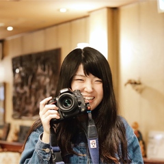 カメラマン しおり