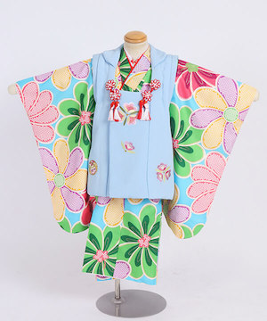 七五三(三歳) | 水色被布にポップな大輪花模様