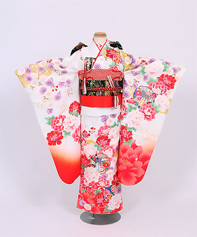 七五三(七歳) |白地に流水紋と芍薬御所車