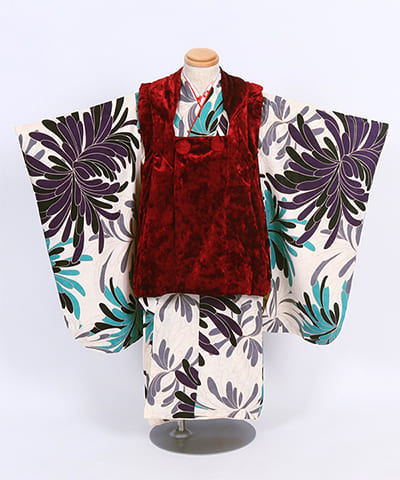 七五三(三歳) | クリーム地に彼岸花 赤いベルベットの被布