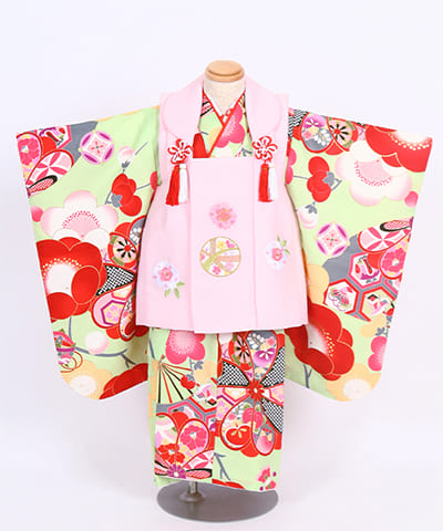 七五三(三歳) | 薄緑地に古典柄と梅の花