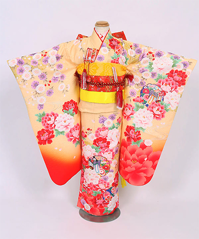 七五三(七歳) |クリーム色地に流水紋と芍薬御所車