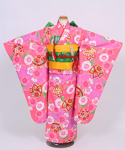 七五三(七歳) |ピンク地に雲取りと梅に鞠