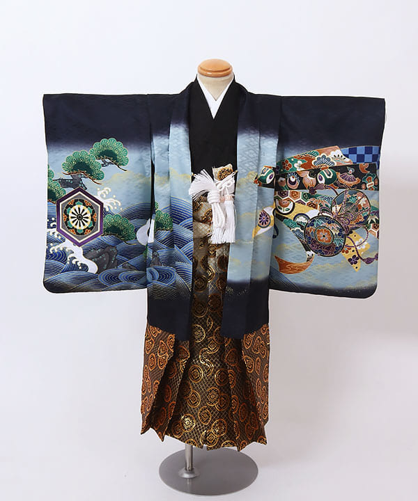 七五三(三歳男の子) | 黒地に松と熨斗文様 金襴の花菱丸紋袴