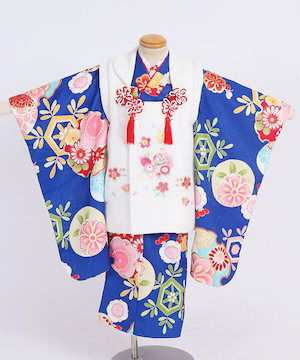 七五三(三歳女の子) | 青地に花文様と白被布