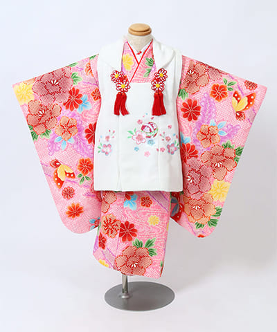 七五三(三歳) | ピンク地に花々と白被布