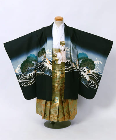 七五三(五歳) | 紺地に松と波濤文様