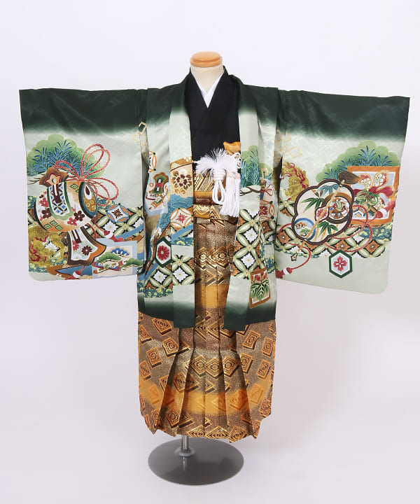 七五三(五歳) | 緑地に宝尽くしと松文様