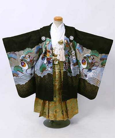 七五三(五歳) | 深緑地に兜と松文様