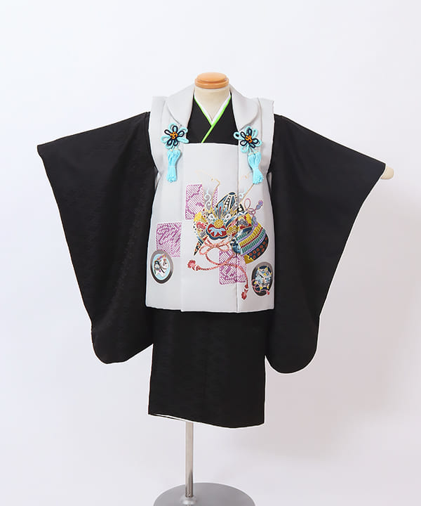 七五三(三歳男の子) |白地に兜と縁起文様