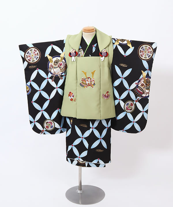 七五三(三歳男の子) |黒地に兜と大柄文様