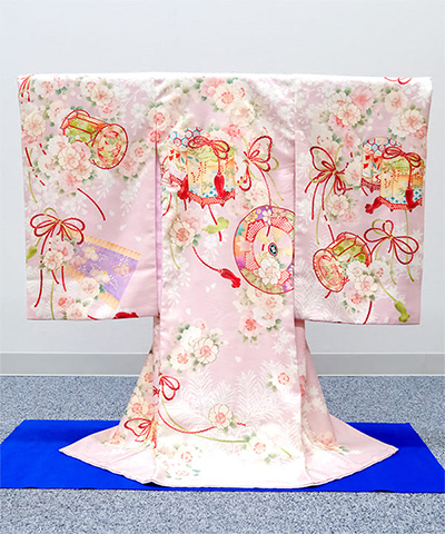 産着(お宮参り) | ピンク地に鼓と御所車