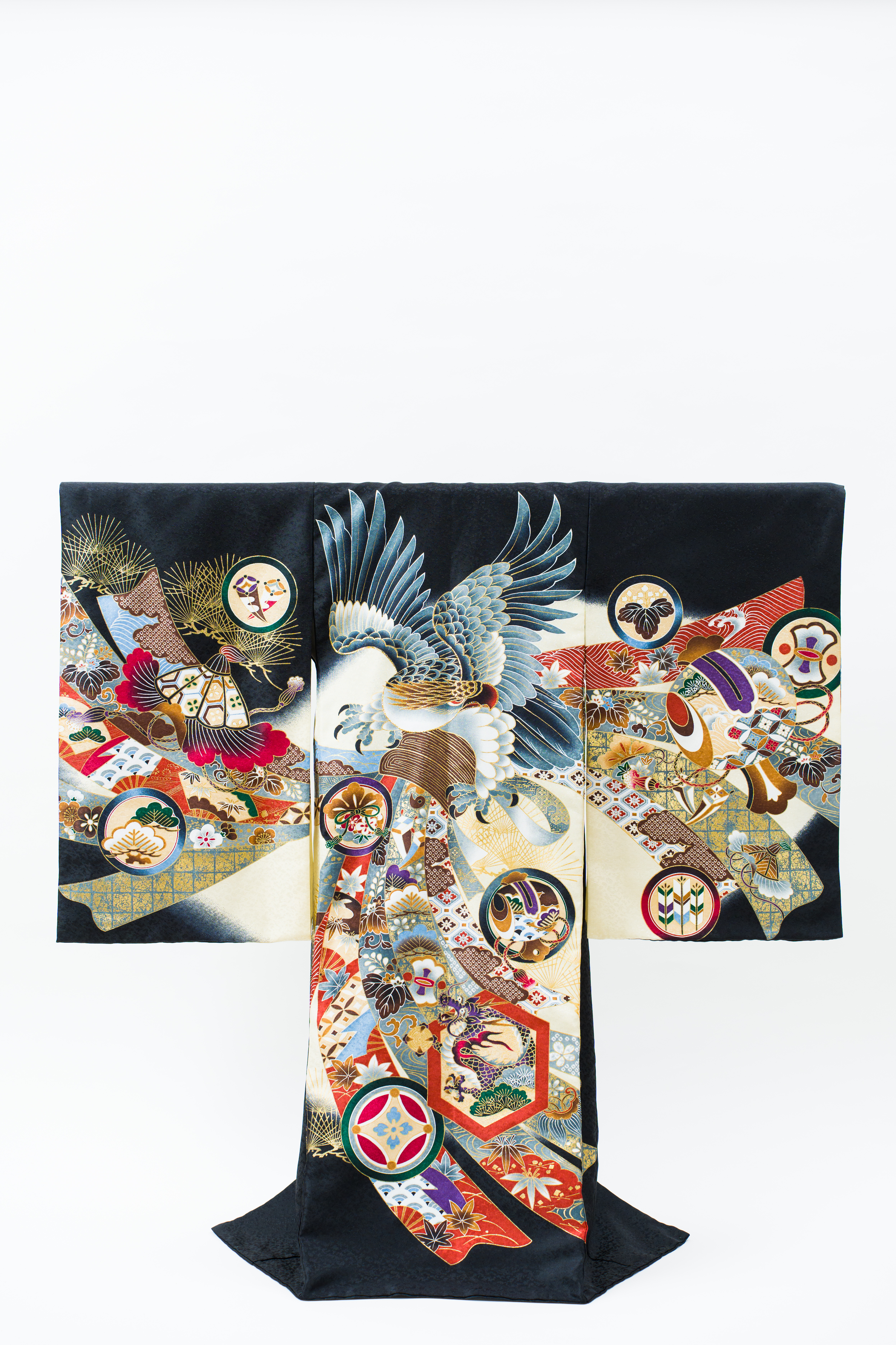 産着(お宮参り) | 黒地に鷹と吉祥文様