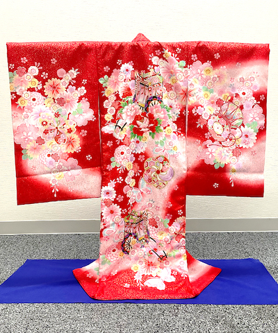 産着(お宮参り) | 赤色地に花々と御所車に鼓