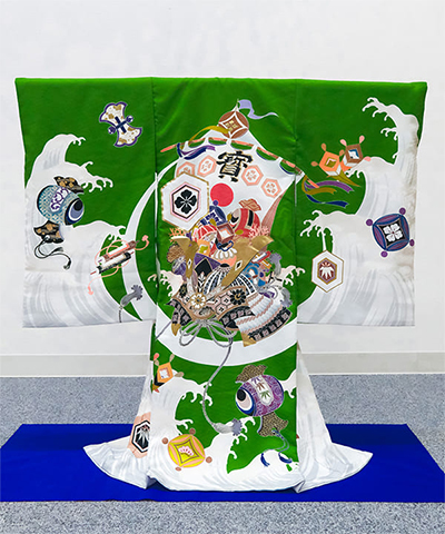 産着(お宮参り) | 緑地に宝尽くしと勇壮な武者絵