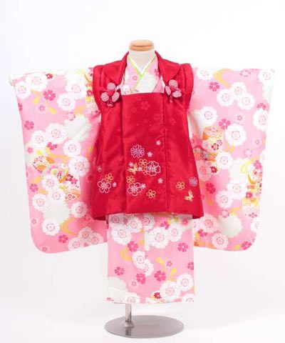 七五三(三歳) | 薄ピンク地に桜と貝桶 赤被布に刺繍