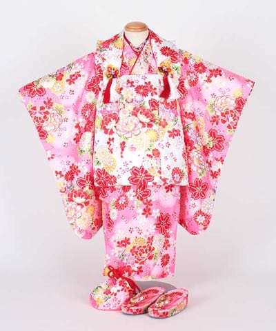 七五三(三歳) | ピンク地に桜と菊と暈し 白被布