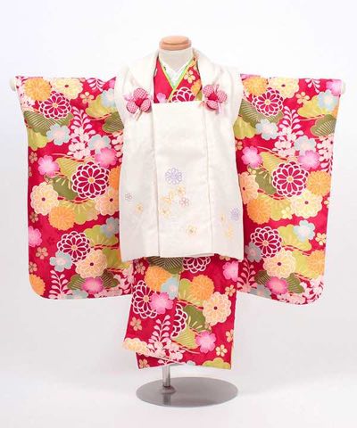 七五三(三歳) | 赤地に菊と藤と松 小花の白被布(b)