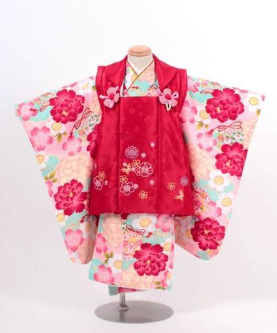七五三(三歳) | 薄ピンク地に鞠と牡丹と梅 小花の赤被布