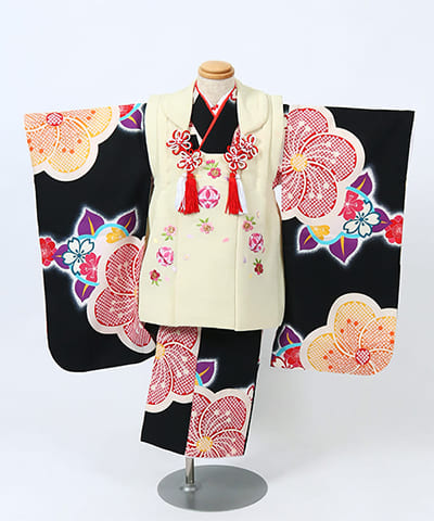 七五三(三歳) | 黒地に大輪の花文様