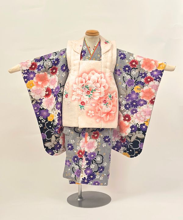 七五三(三歳) | グレー地に牡丹と菊