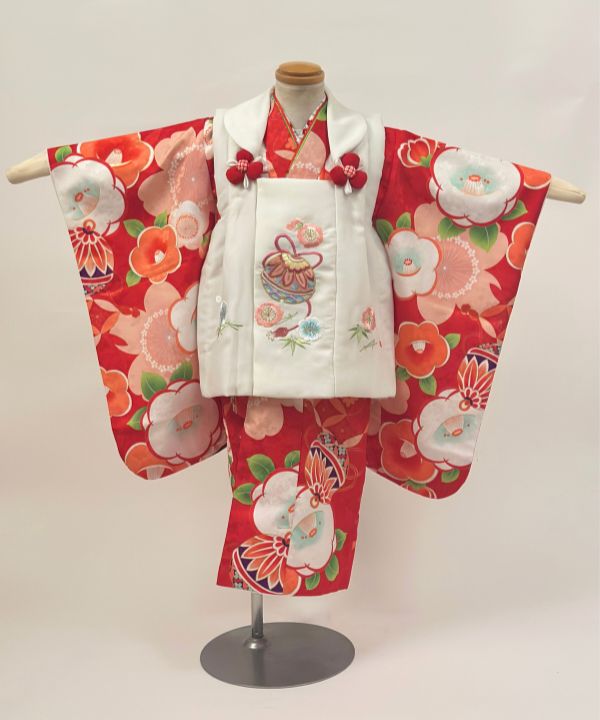 七五三(三歳) | 赤地に椿と手まり