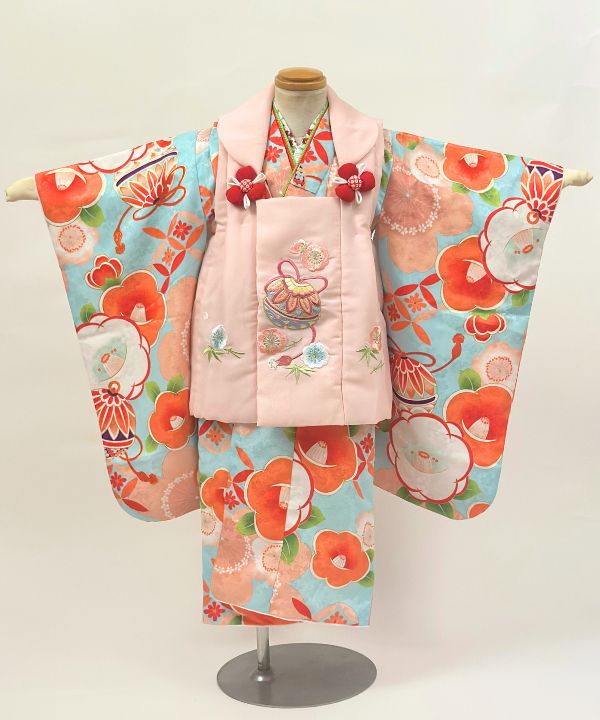 七五三(三歳) | 水色地に椿と手まり ピンク被布