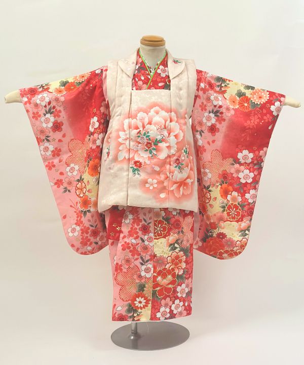 七五三(三歳) | 赤地に牡丹と桜