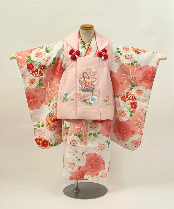 七五三(三歳) | 白地に牡丹と手まり