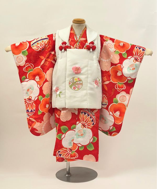 七五三(三歳) | 赤地に椿と手まり