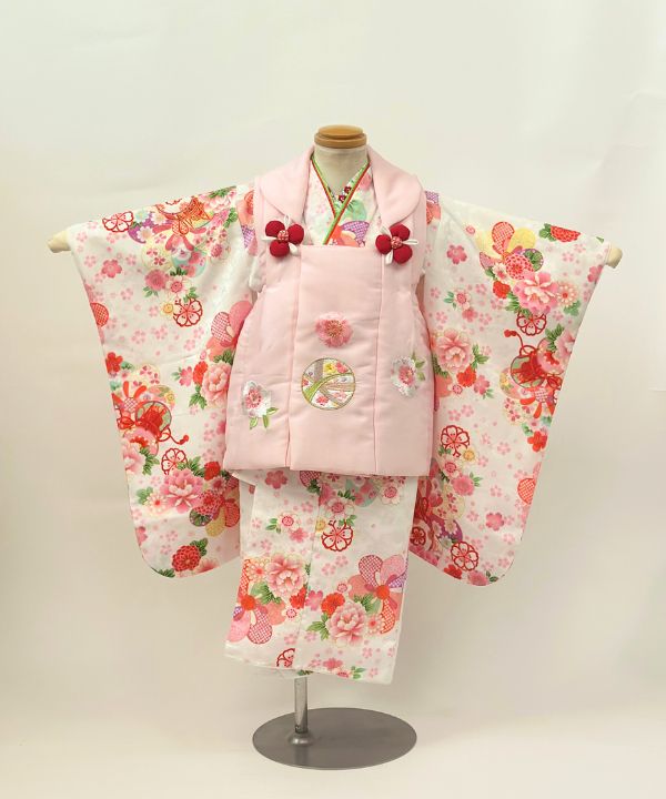 七五三(三歳) | 白地に牡丹と蝶