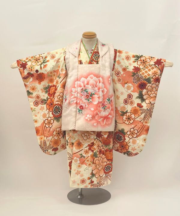 七五三(三歳) | クリーム地に牡丹と橘