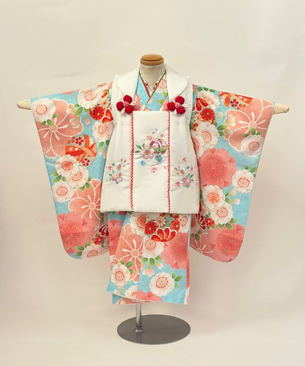 七五三(三歳) | 水色地に梅と手毬の愛らしさ