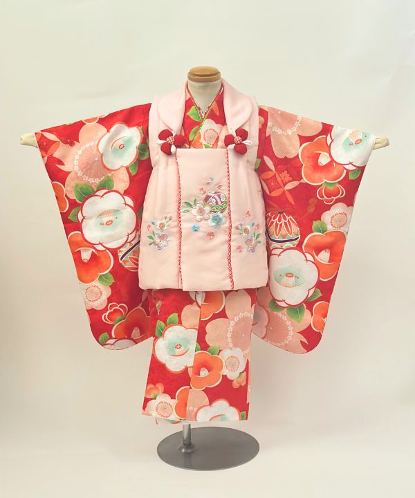 七五三(三歳) | 赤地に梅花と手毬の華やぎ