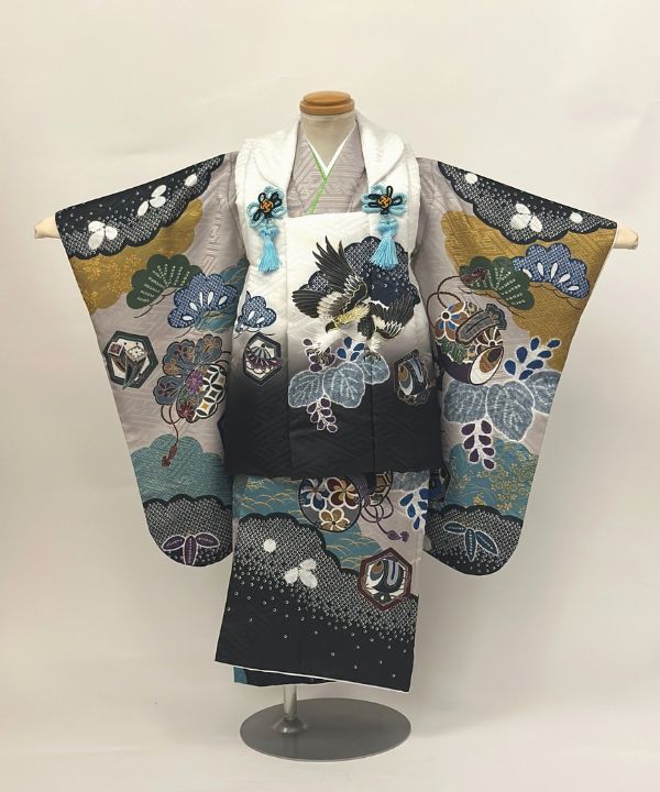 七五三(三歳男の子) | 白地に鷹と吉祥文様