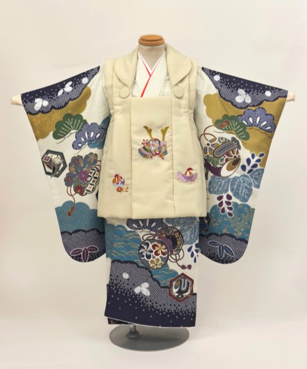 七五三(三歳男の子) | クリーム地に兜と吉祥文様