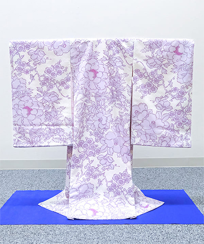 産着(お宮参り) | 白地に藤色の牡丹と梅