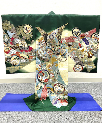 産着(お宮参り) | 緑地に兜と吉祥文様