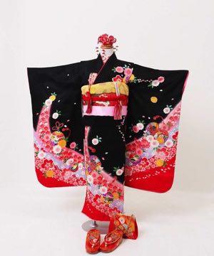 七五三(七歳) | 正絹 黒綸子地 赤とピンクの桜の舞
