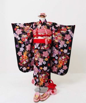 七五三(七歳) | 黒地に総柄の花結び