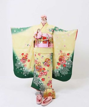 七五三(七歳) | 正絹 薄黄色に緑の暈し 雪輪に桜