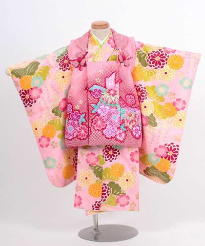 七五三(三歳) | 薄ピンク地に菊と梅 絞り調赤被布