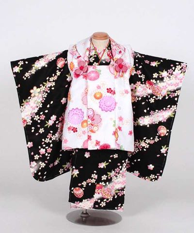 七五三(三歳) | 黒地に鞠と桜流し 菊と桜の白被布