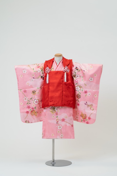 七五三(三歳) | ピンク地に満開の桜と疋田×赤の被布