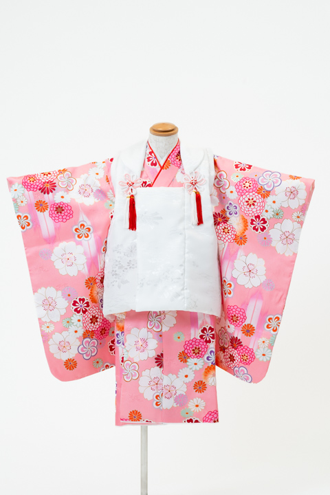 七五三(三歳) | ピンク地に咲き誇る桜と菊梅と矢絣×白の被布