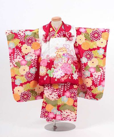七五三(三歳) | 赤地に桜と八重菊と松文 白×赤被布に鞠と花模様